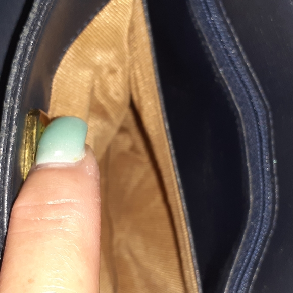 Givenchy authentic leather crossbody bag. - Picture 7 of 16